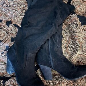 Elegant Black Women's Suede Boots